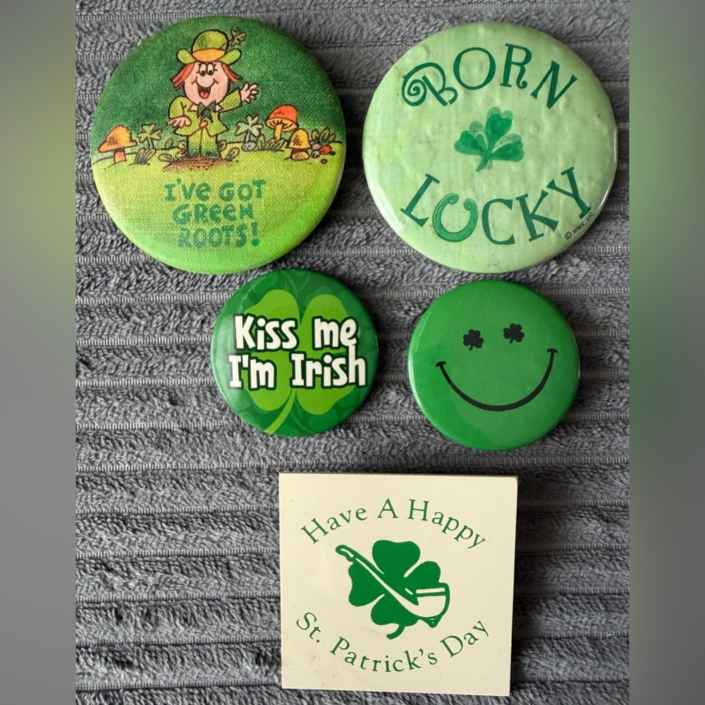 VTG Lot of 5 Metal Buttons Pins St Patrick’s Day Kiss me I’m Irish Lucky